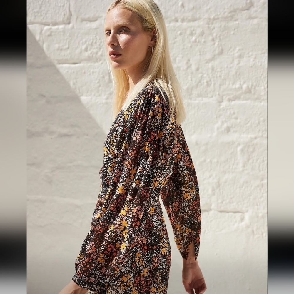 NWT Aura The Label Ember Print Wraping Mini Dress Size Medium - Picture 12 of 12